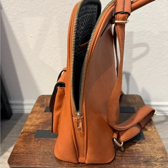 Purse/Backpack - Picture 3 of 16